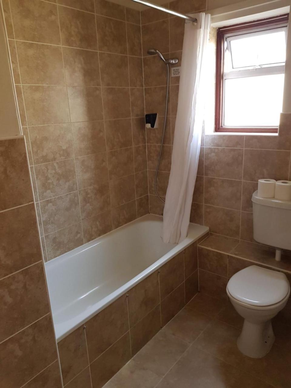 Newark Hotel Питерборо Екстериор снимка