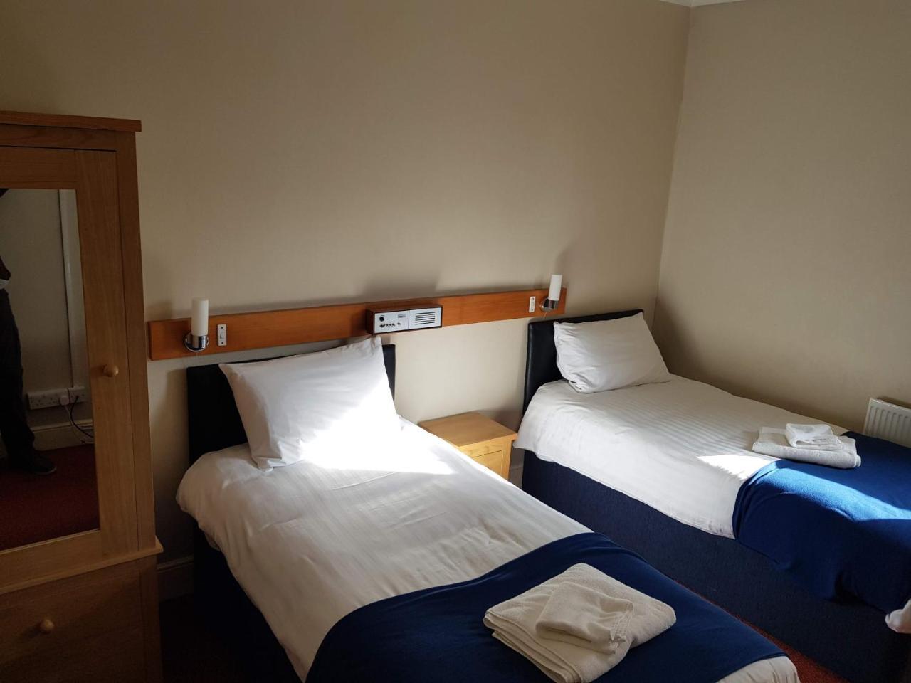 Newark Hotel Питерборо Екстериор снимка