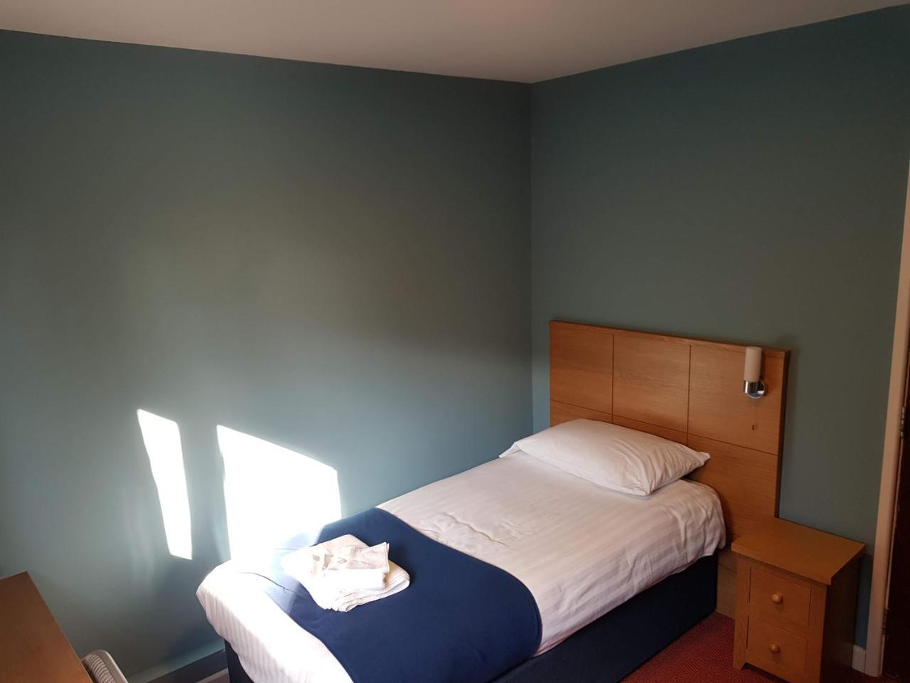 Newark Hotel Питерборо Екстериор снимка