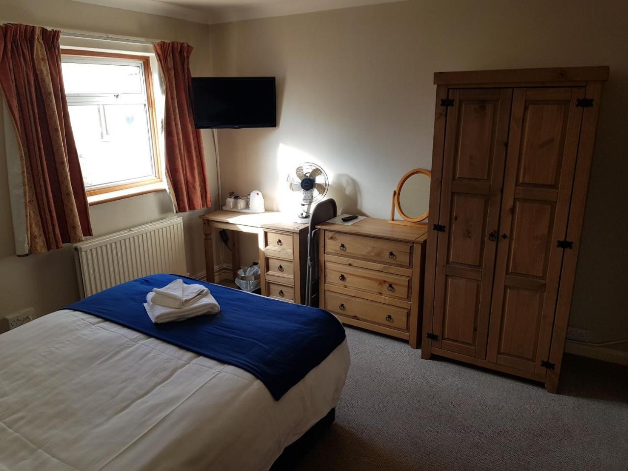 Newark Hotel Питерборо Екстериор снимка